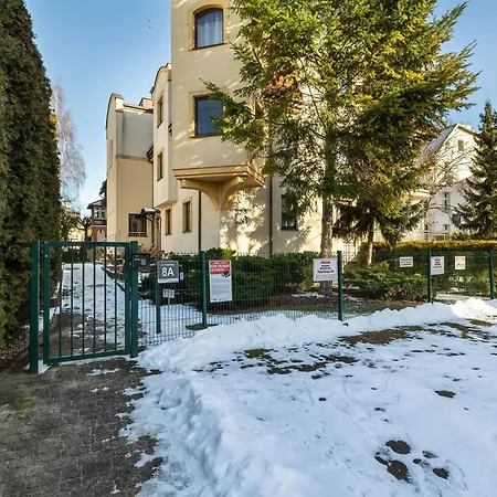 Family With Parking In The Centre By Renters