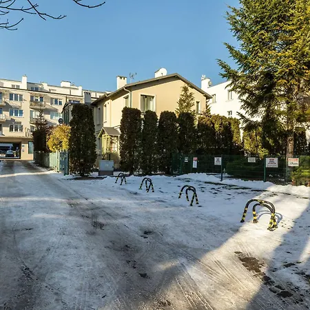Family With Parking In The Centre By Renters Apartment *