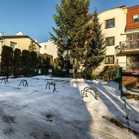 Family In The Centre By Renters *