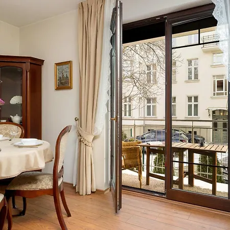 Family In The Centre By Renters Lejlighed Sopot