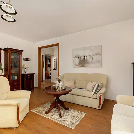 Family In The Centre By Renters Lejlighed