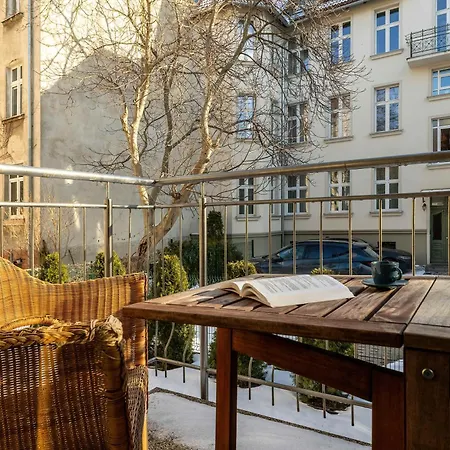 Family In The Centre By Renters Apartament