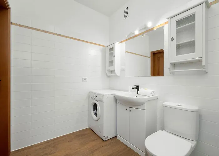 Family In The Centre By Renters Apartment *