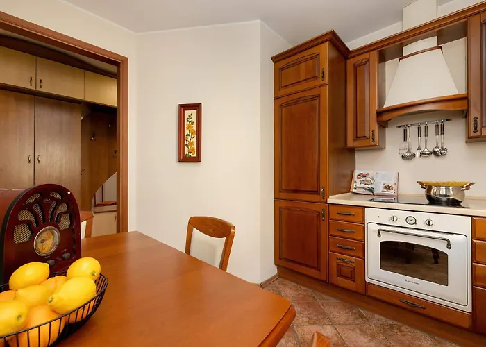 Family In The Centre By Renters Apartment Sopot
