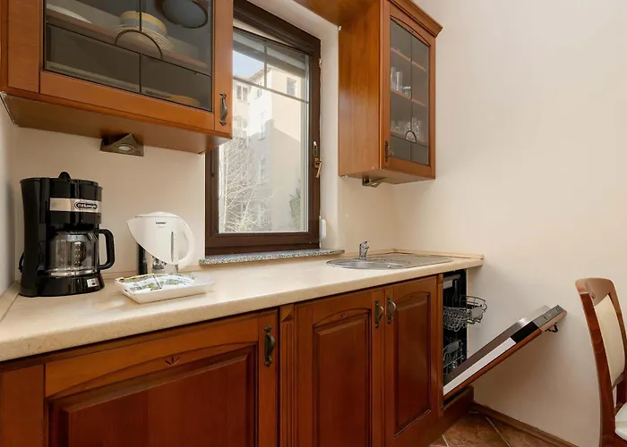 Family In The Centre By Renters Apartment *