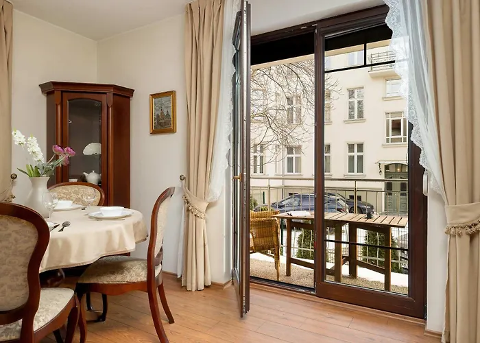 Family In The Centre By Renters Apartment Sopot